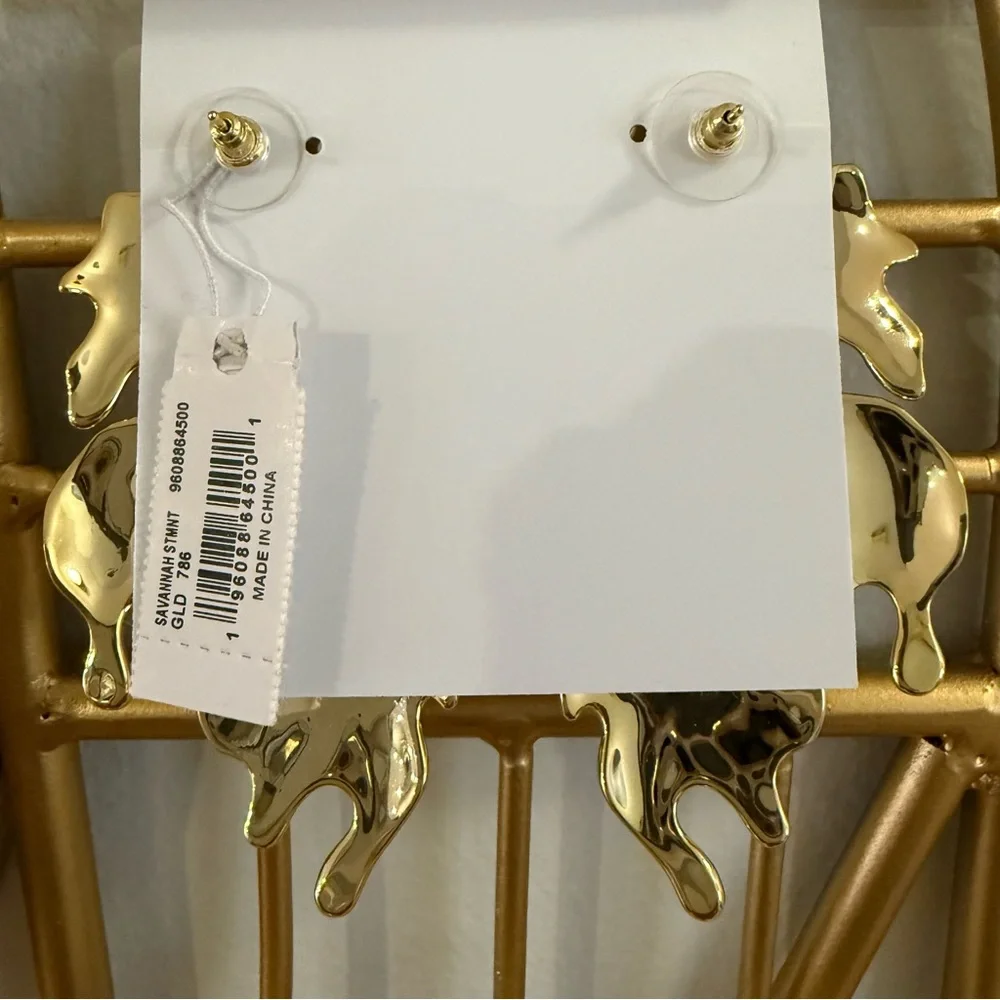 Brand New Kendra Scott Savannah Gold Statement Earrings in Pink Enamel - Picture 3 of 13